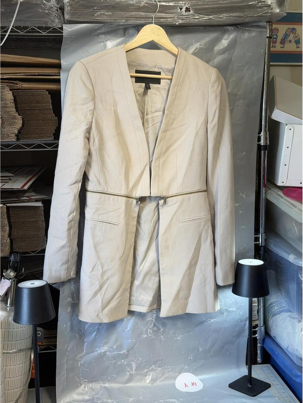 BCBGMAXAZRIA Women's Beige Blazer Jacket XS Zipper Detail Long Sleeve